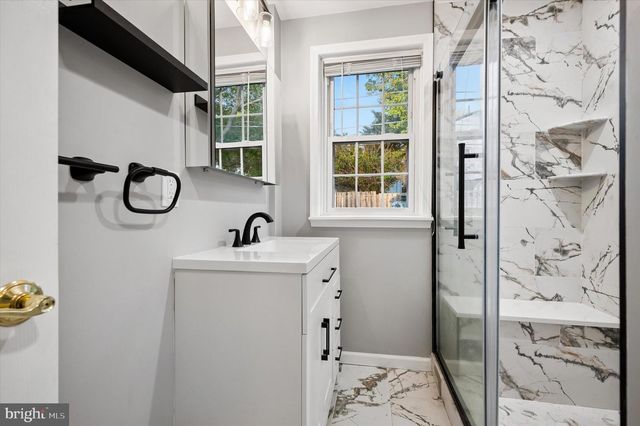 33 CEDAR GROVE RD, Conshohocken, PA 19428