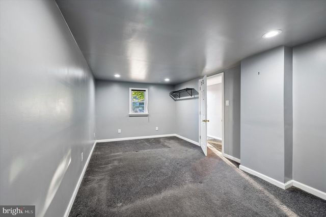 33 CEDAR GROVE RD, Conshohocken, PA 19428