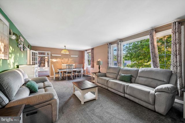33 CEDAR GROVE RD, Conshohocken, PA 19428