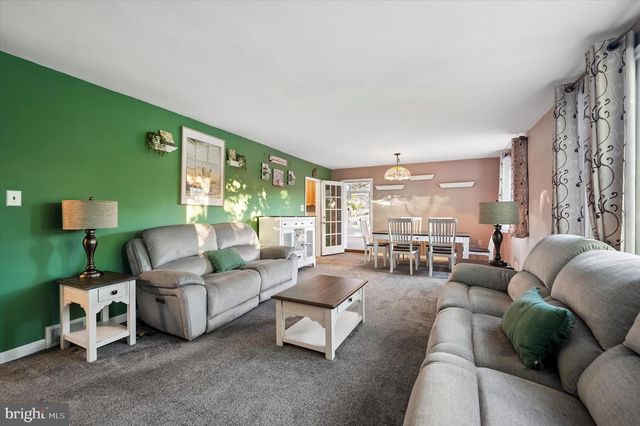 33 CEDAR GROVE RD, Conshohocken, PA 19428