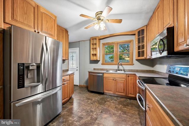 33 CEDAR GROVE RD, Conshohocken, PA 19428