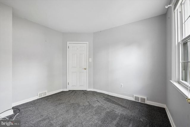 33 CEDAR GROVE RD, Conshohocken, PA 19428