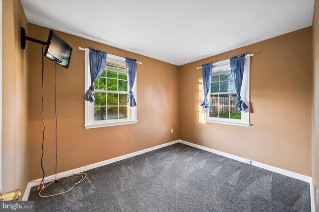 33 CEDAR GROVE RD, Conshohocken, PA 19428