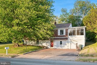 33 CEDAR GROVE RD, Conshohocken, PA 19428