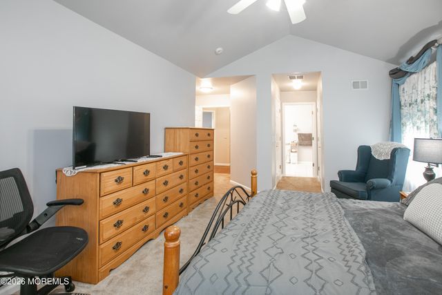 26 Skyline Drive, Lakewood, NJ 08701