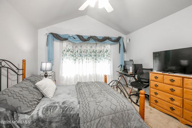 26 Skyline Drive, Lakewood, NJ 08701