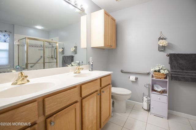 26 Skyline Drive, Lakewood, NJ 08701