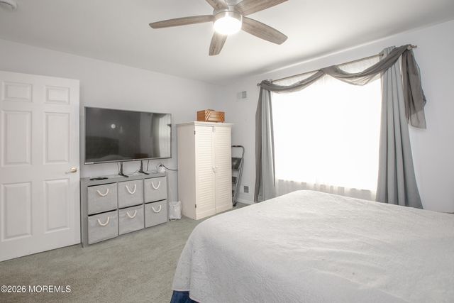 26 Skyline Drive, Lakewood, NJ 08701