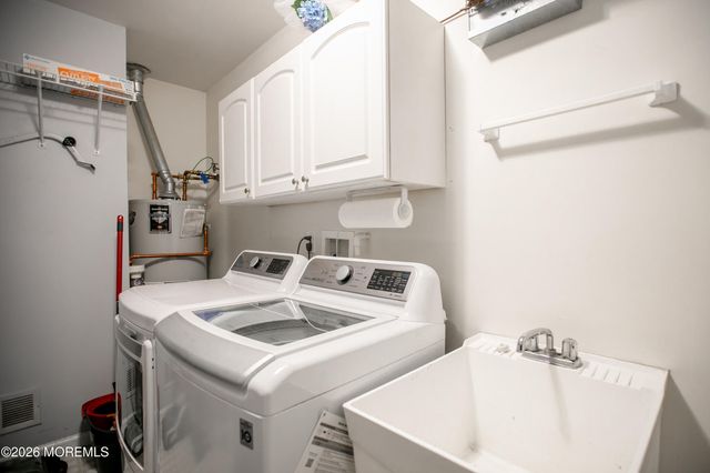 26 Skyline Drive, Lakewood, NJ 08701