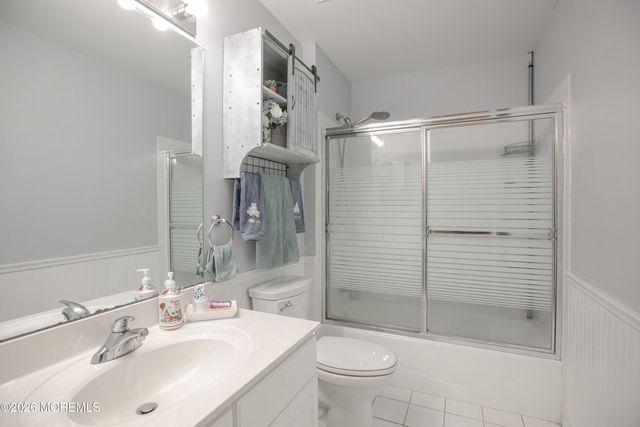 26 Skyline Drive, Lakewood, NJ 08701