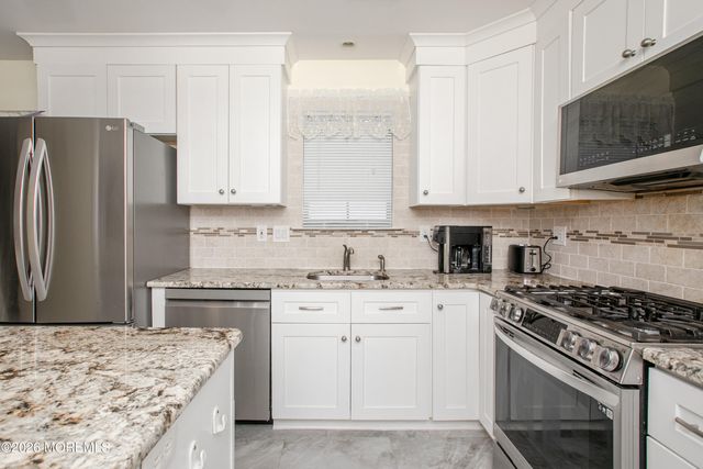 26 Skyline Drive, Lakewood, NJ 08701