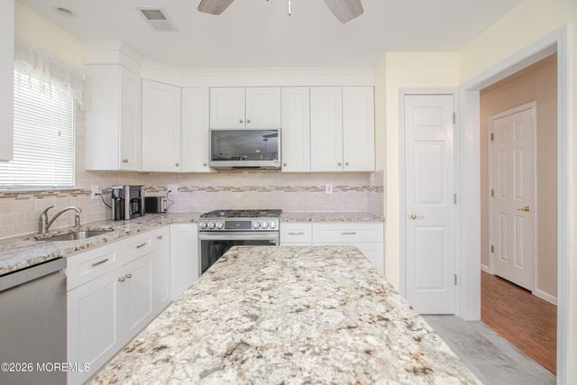 26 Skyline Drive, Lakewood, NJ 08701