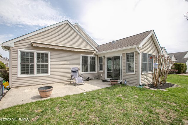 26 Skyline Drive, Lakewood, NJ 08701