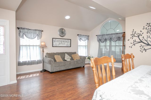 26 Skyline Drive, Lakewood, NJ 08701