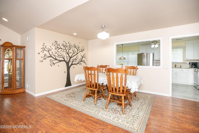 26 Skyline Drive, Lakewood, NJ 08701