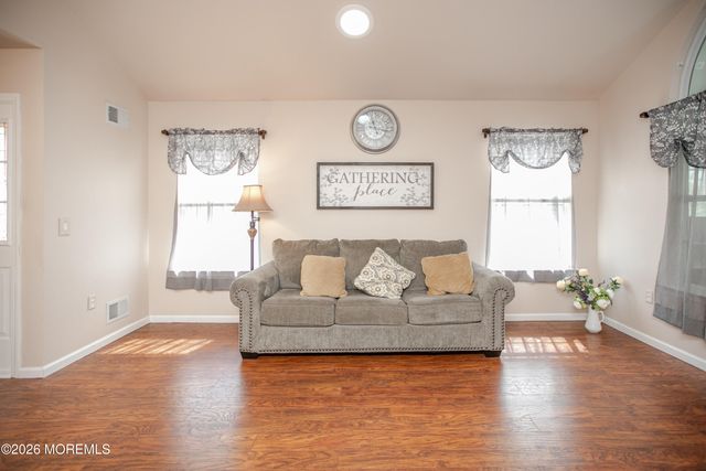 26 Skyline Drive, Lakewood, NJ 08701