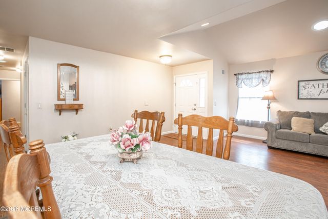 26 Skyline Drive, Lakewood, NJ 08701