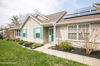 26 Skyline Drive, Lakewood, NJ 08701