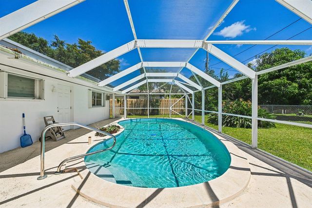 804 SE 16th Court, Deerfield Beach, FL 33441
