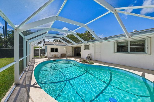 804 SE 16th Court, Deerfield Beach, FL 33441