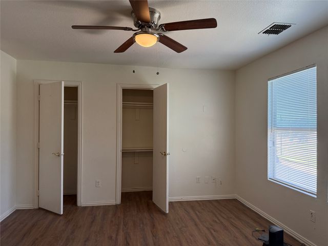 216 Creek Cove Drive, Dallas, TX 75217