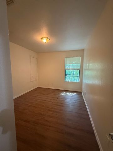 216 Creek Cove Drive, Dallas, TX 75217
