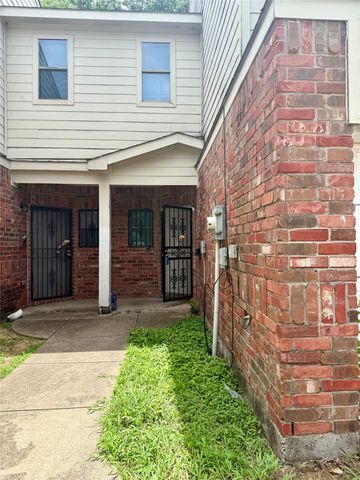 216 Creek Cove Drive, Dallas, TX 75217