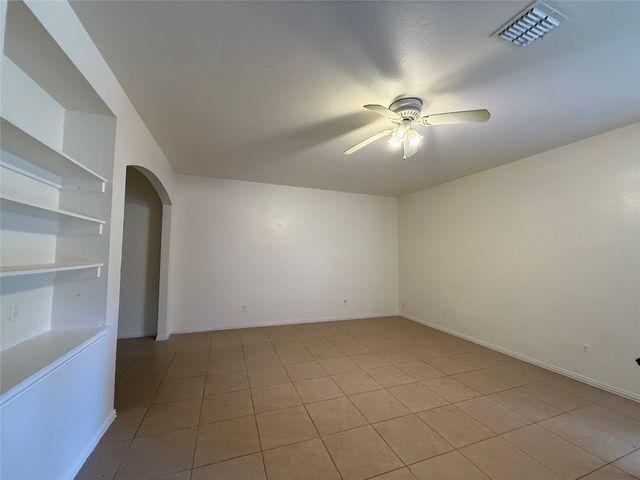 216 Creek Cove Drive, Dallas, TX 75217