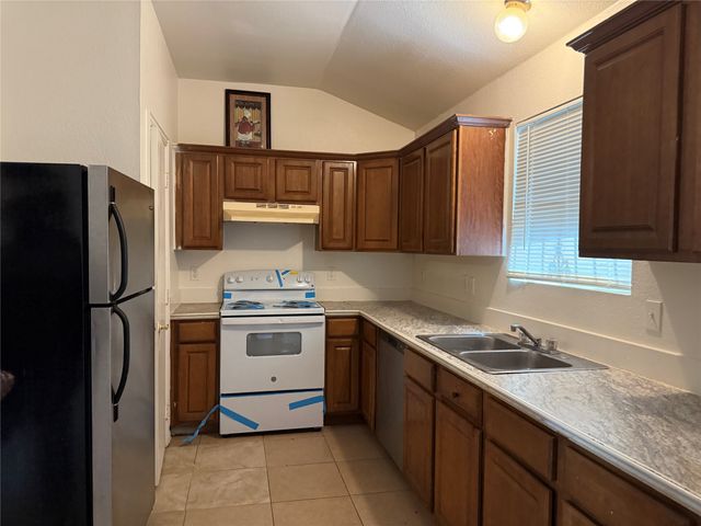 216 Creek Cove Drive, Dallas, TX 75217