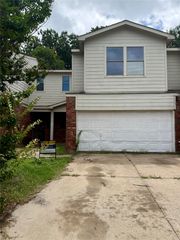 216 Creek Cove Drive, Dallas, TX 75217