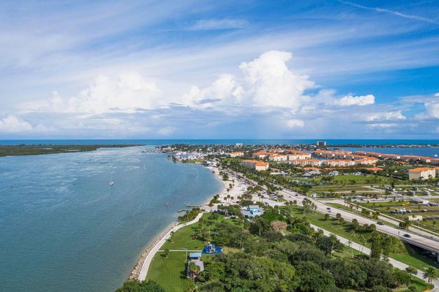 29 Harbour Isle Drive 203, Fort Pierce, FL 34949
