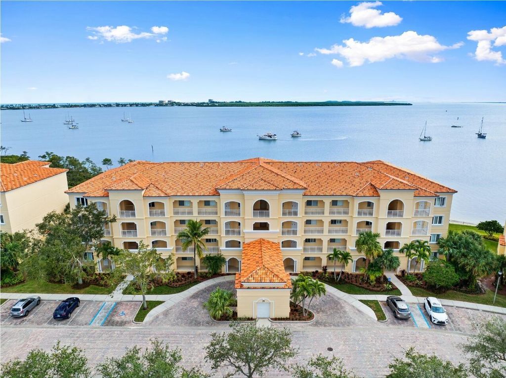 29 Harbour Isle Drive 203, Hutchinson Island, FL 34949