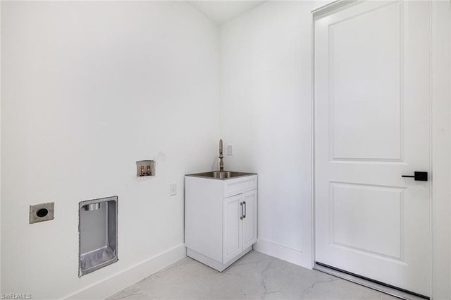 420 Yolanda ST, Lehigh Acres, FL 33972