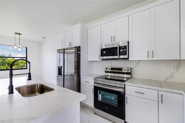 420 Yolanda ST, Lehigh Acres, FL 33972