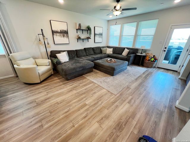 8347 SUNRISE GLN, Schertz, TX 78154