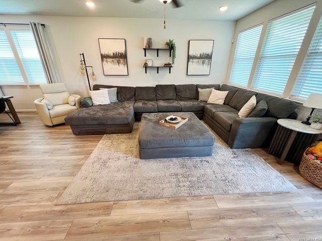 8347 SUNRISE GLN, Schertz, TX 78154