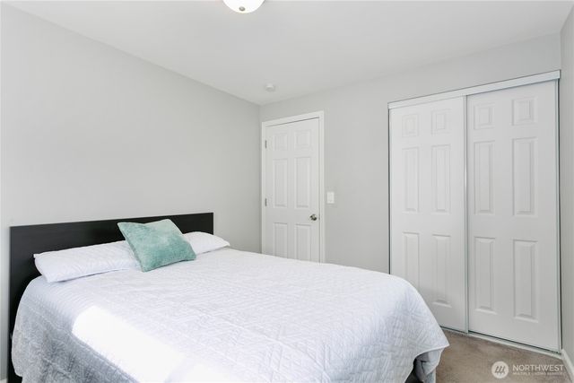 24532 35th Place S, Kent, WA 98032