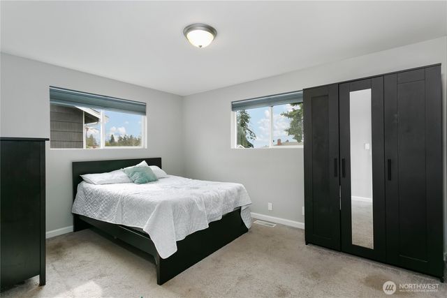 24532 35th Place S, Kent, WA 98032