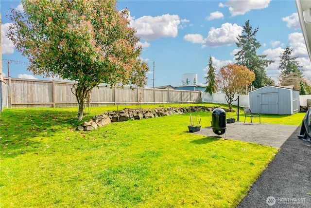 24532 35th Place S, Kent, WA 98032