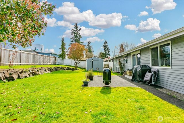 24532 35th Place S, Kent, WA 98032