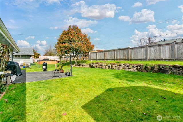 24532 35th Place S, Kent, WA 98032