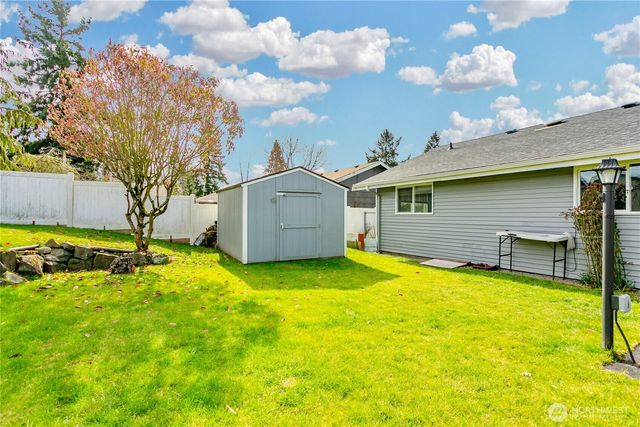 24532 35th Place S, Kent, WA 98032