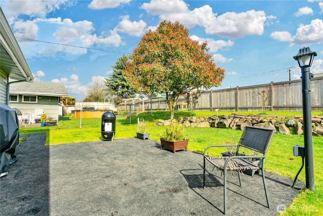 24532 35th Place S, Kent, WA 98032