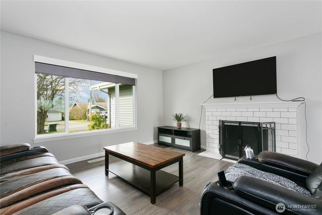 24532 35th Place S, Kent, WA 98032