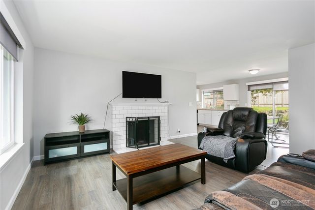 24532 35th Place S, Kent, WA 98032