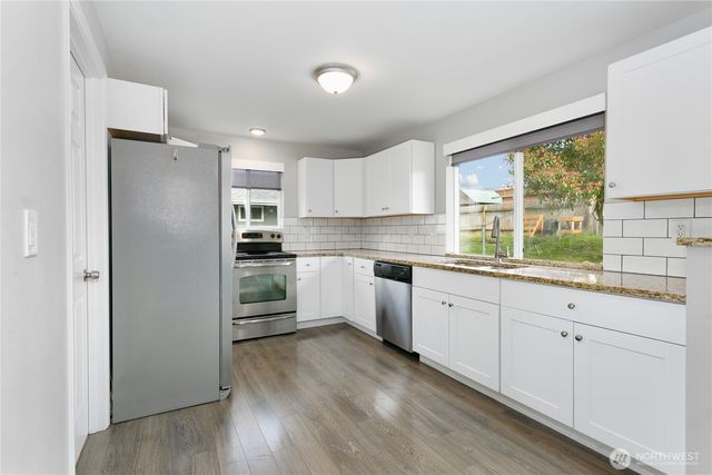 24532 35th Place S, Kent, WA 98032