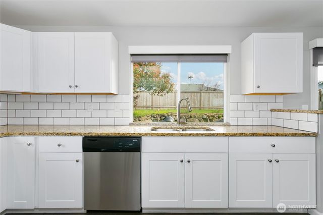 24532 35th Place S, Kent, WA 98032