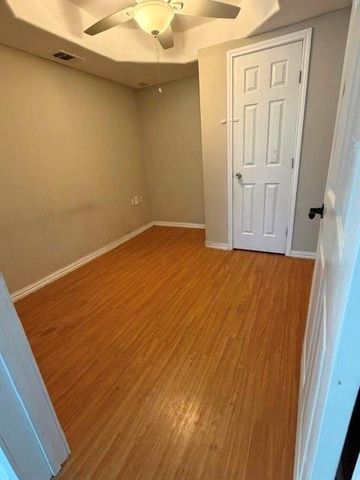 110 W Hunnicutt Street, Baytown, TX 77520