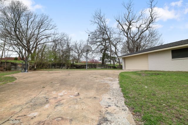 105 Kelsoe Drive, Sherman, TX 75090