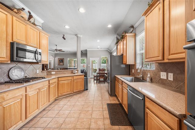 6515 Greencreek Meadows Lane, Spring, TX 77379
